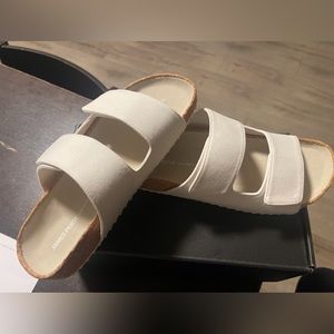 JAMES PERSE.       NWT.   James Perse  WOMEN'S DOUBLE STRAP SLIDE